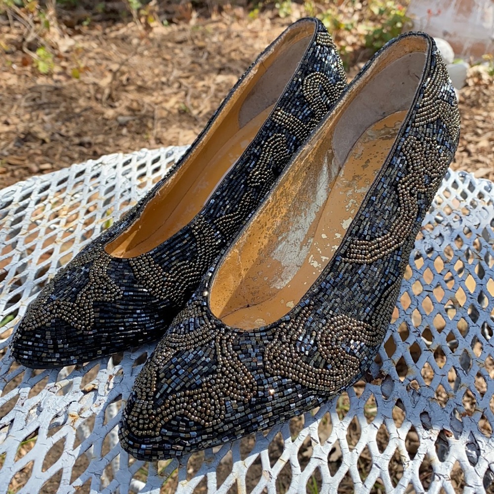 Vintage 80s Caparros Beautiful Beaded Heels Pumps SIZE 7.5 B NARROW